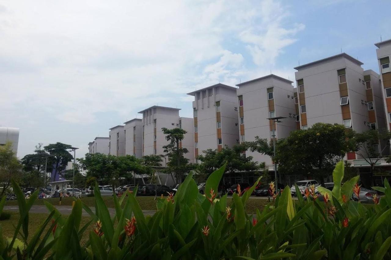 Barata Hotel Near Bandara Soekarno Hatta Tangerang Exterior photo